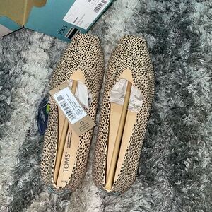 Cheetah print TOMS!